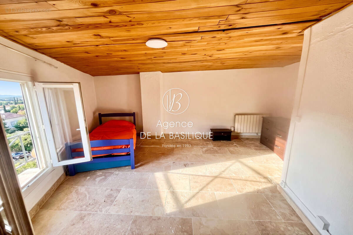 Maison 62 m² à Saint-Maximin-La-Sainte-Baume  - photo 8