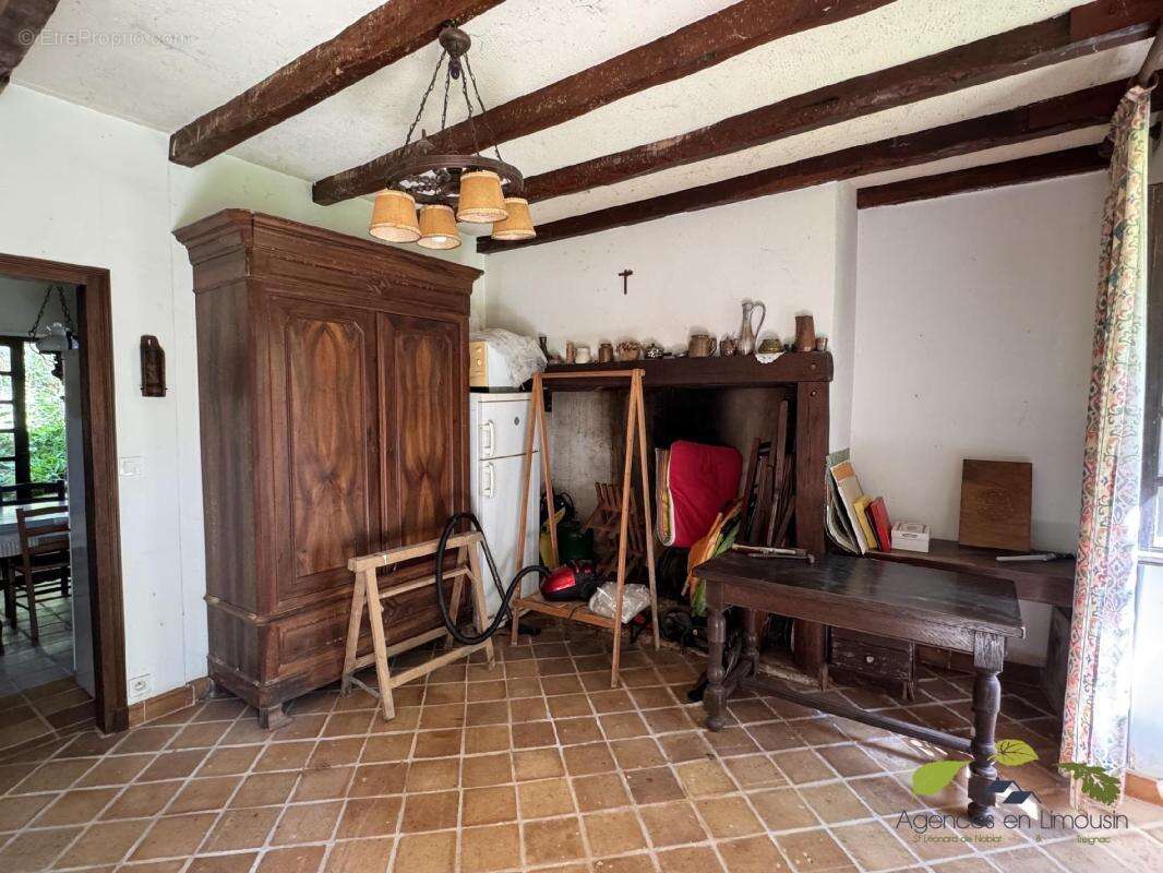 Maison 232 m² à Chamberet  - photo 3
