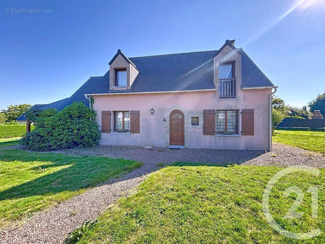 Maison à COLLINEE