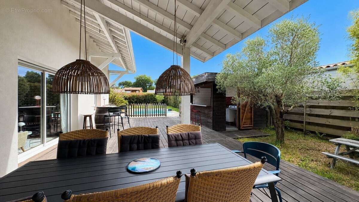 Villa contemporaine de 6 pieces de 133 m2 avec piscine et garage - photo 23