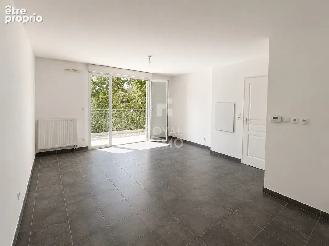 Toulon ouest   t2 de 43 m2 au dernier étage avec terrasse et garage - photo 4