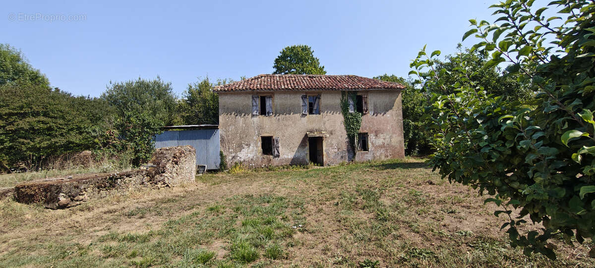 Secteur Hagetmau corps de ferme à restaurer 'ancienne maison/grange avec CU' sur 3 Hectares - photo 3
