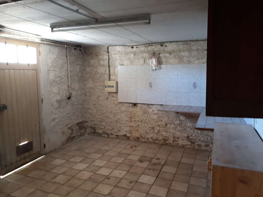 Agréable maison sur sous avec joli jardin clos et arboré avec cabanon - photo 17