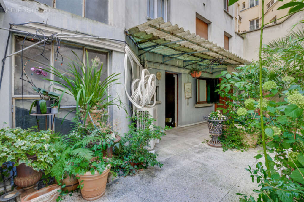 Commerce à PARIS-16E