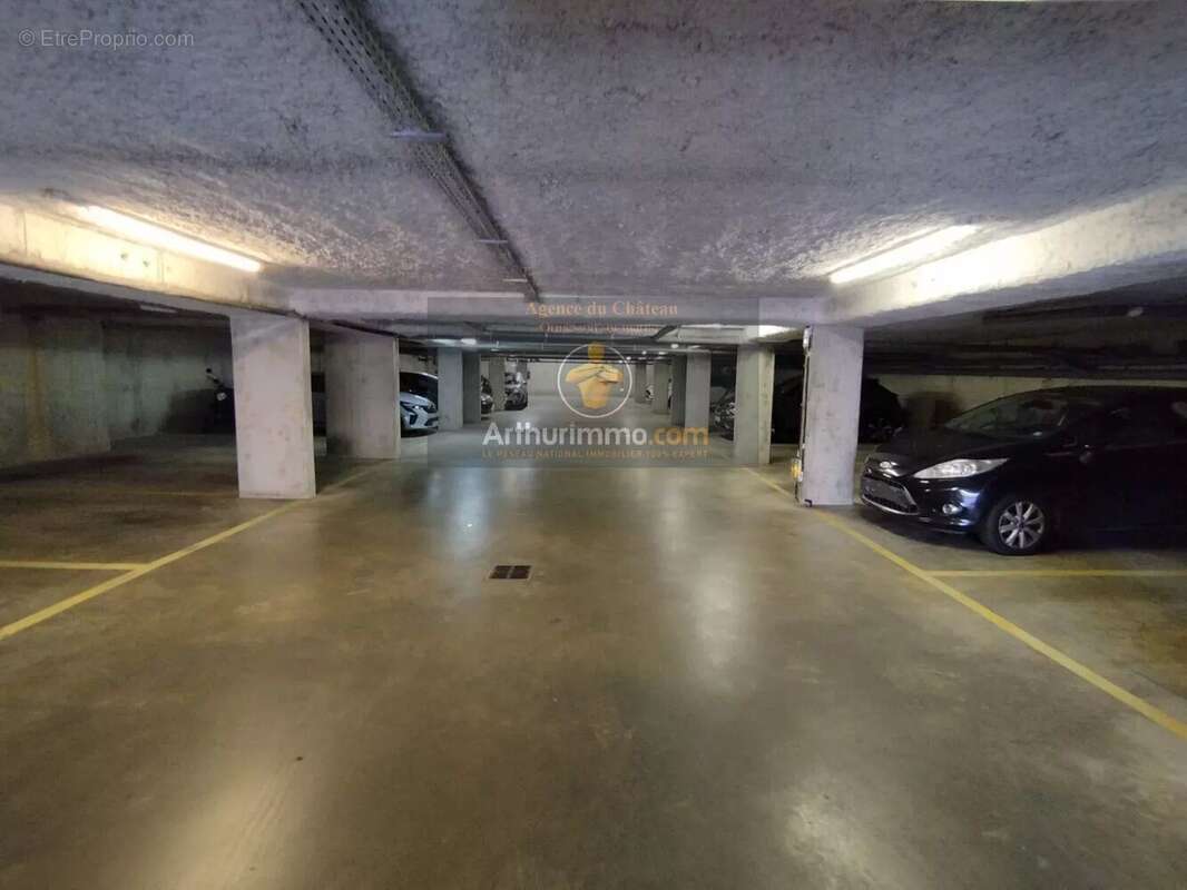 Parking à LA QUEUE-EN-BRIE
