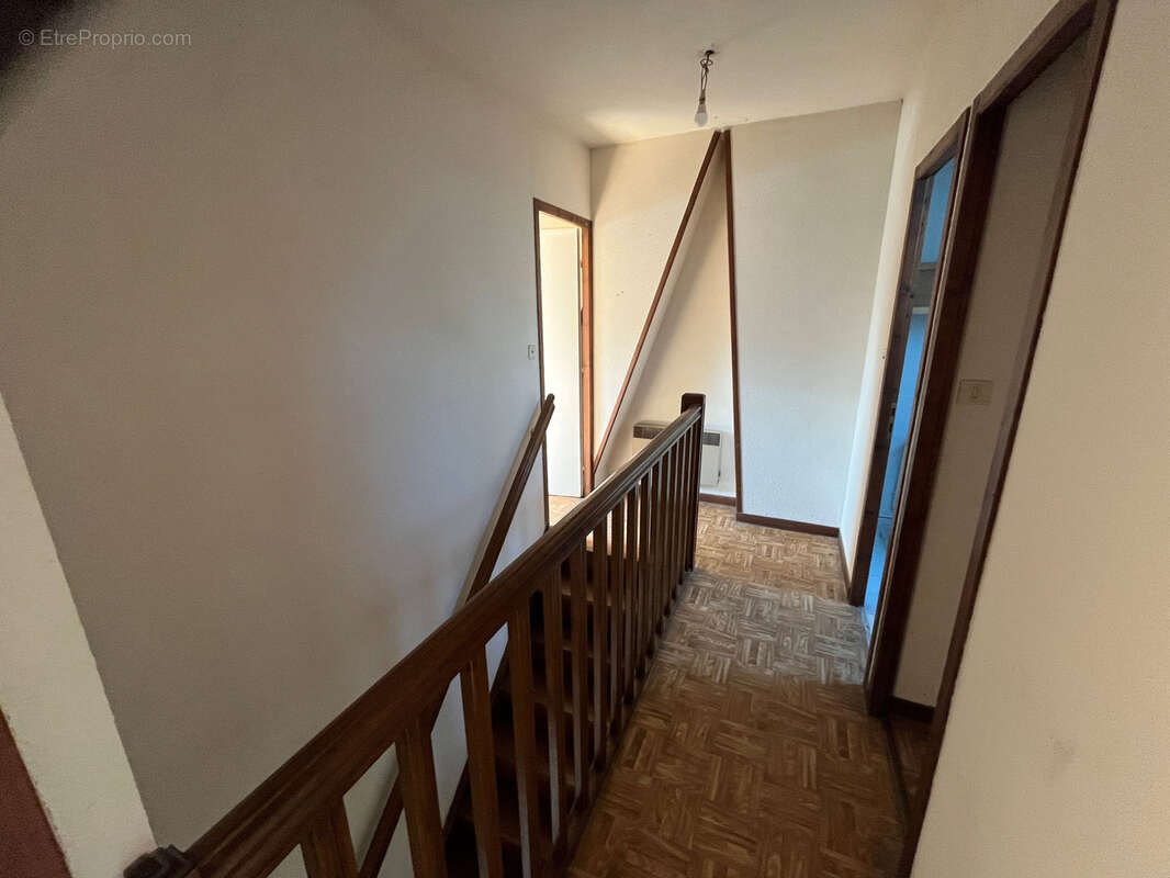 SIMANDRE Proche commerces: villa et dépendances - photo 17