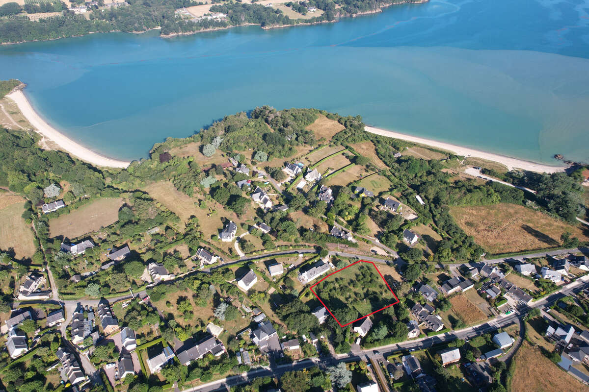 Terrain à SAINT-JACUT-DE-LA-MER