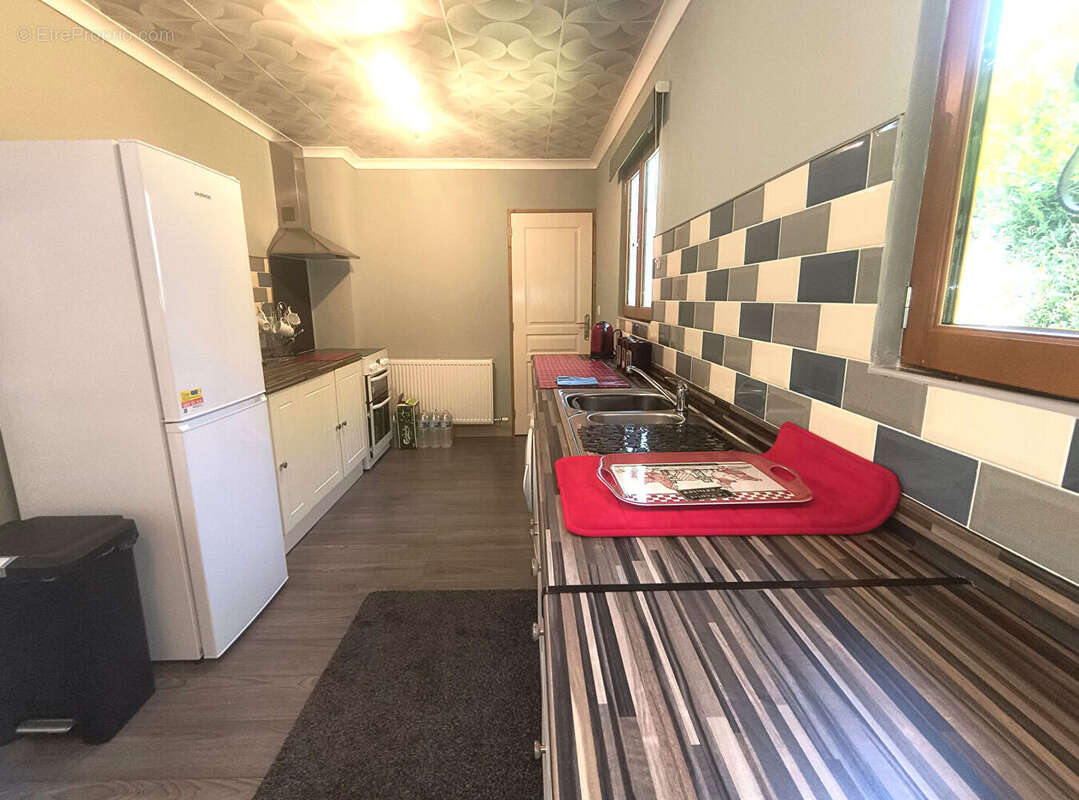 HAUTE-VIENNE - Charmant bungalow rénové offrant une vue imprenable sur le château et doté de 4 600 m² de jardins privésMaison  3 - photo 3