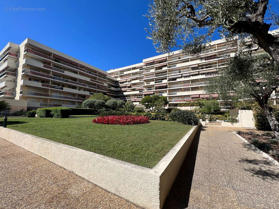 Appartement à VALLAURIS