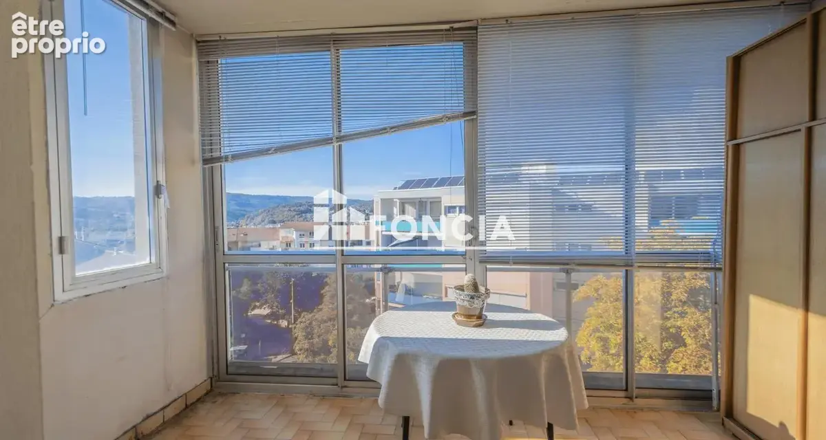 T4 à rénover avec balcon et garage – Centre Firminy - photo 6