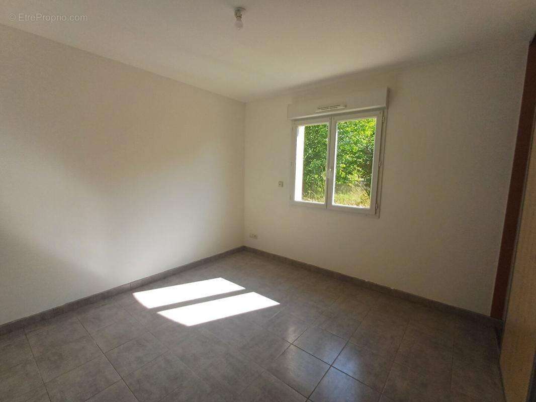 Maison à MONCETZ-LONGEVAS