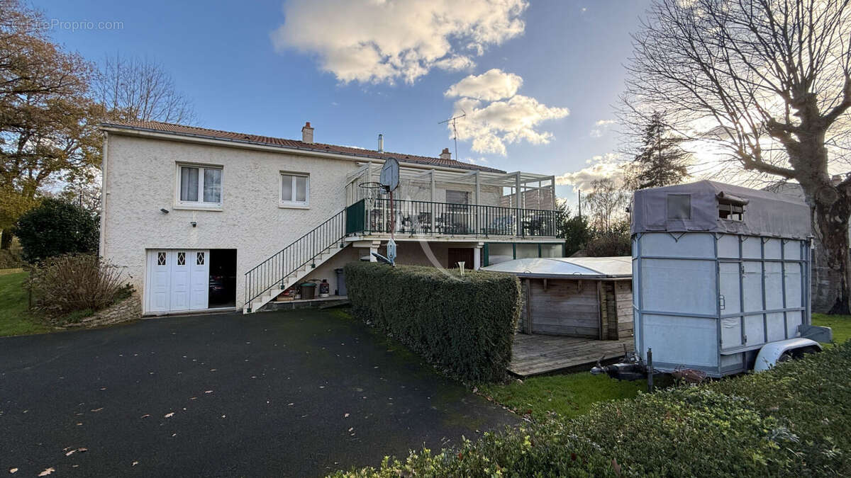 Maison à SAINT-FLORENT-DES-BOIS