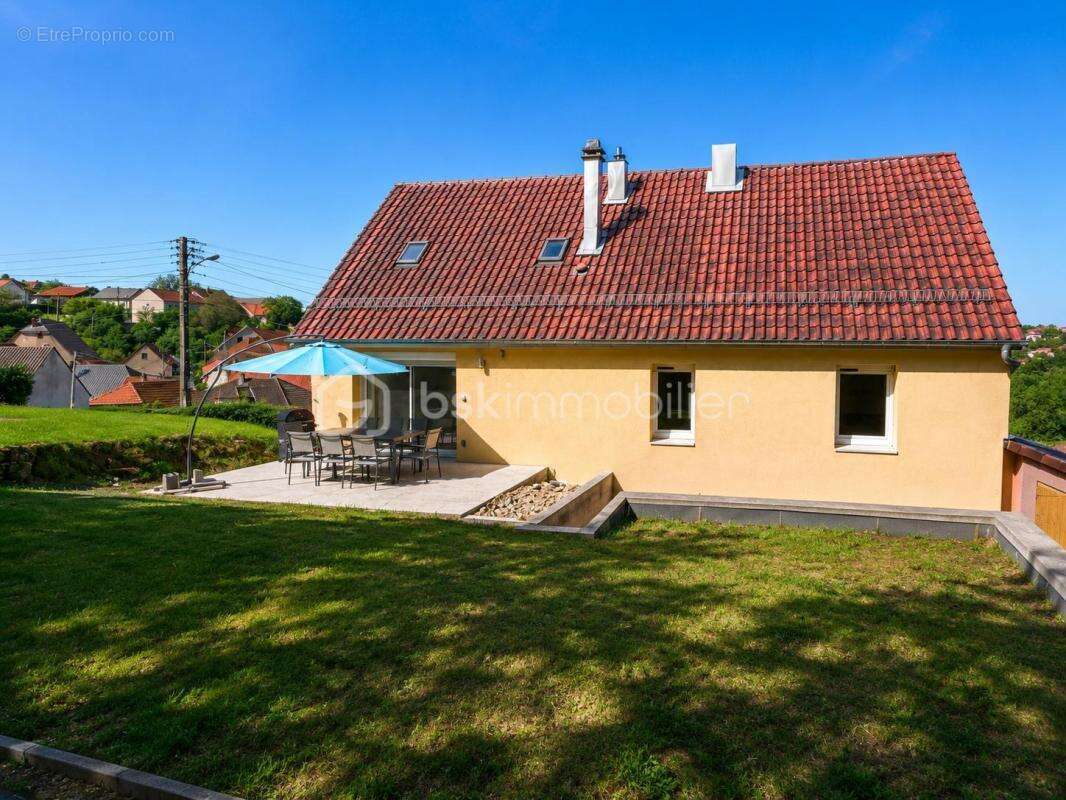 Maison familiale avec grange attenante : une opportunite rare ! - photo 2
