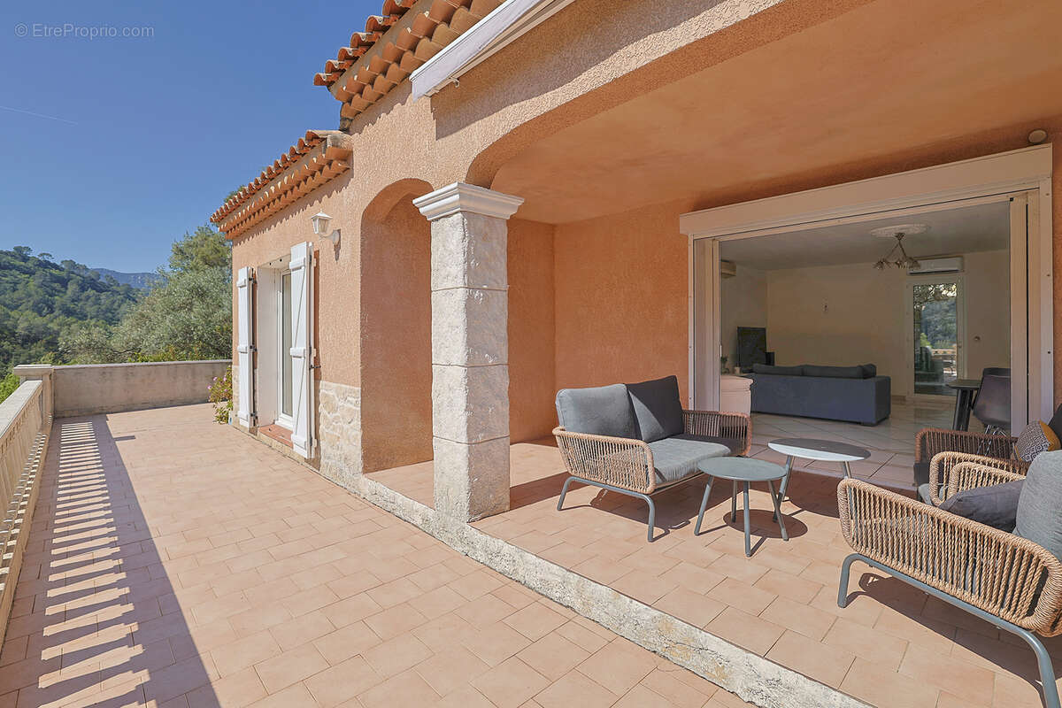 Maison à SOLLIES-TOUCAS