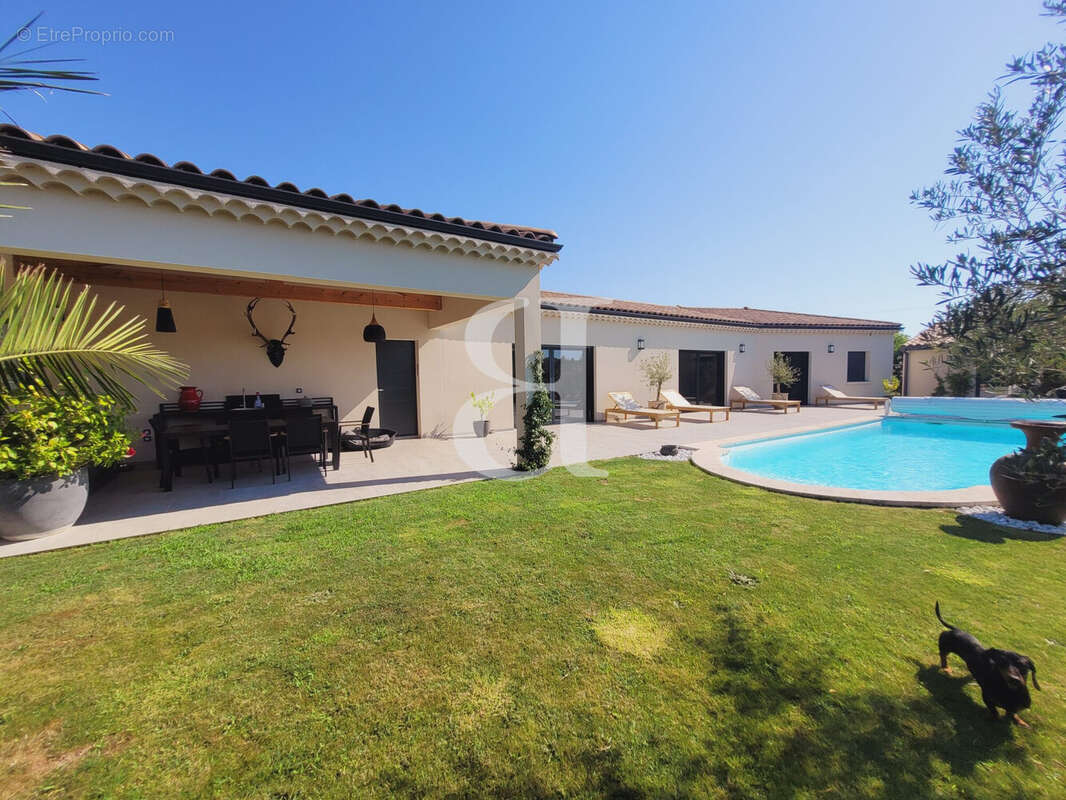 Maison 145 m² à La Begude-De-Mazenc  - photo 2