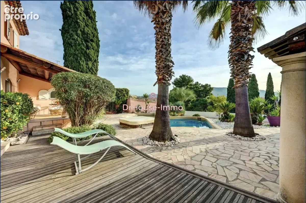 Maison 5 pièces 222 m² à vendre à Marseille-12e (13012) - photo 1