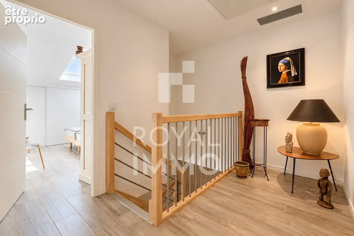 SANARY-SUR-MER   A pieds de la plage, T3 en duplex dans résidence récente avec piscine - photo 6