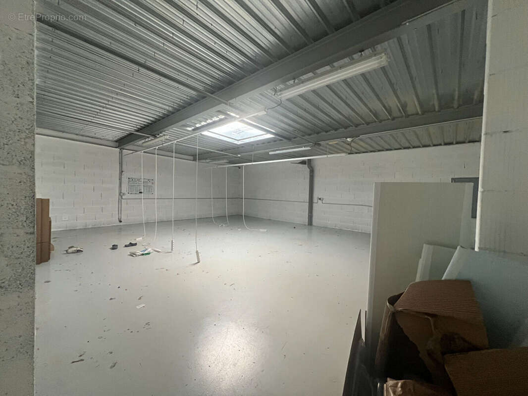 Commerce à PONT-EVEQUE