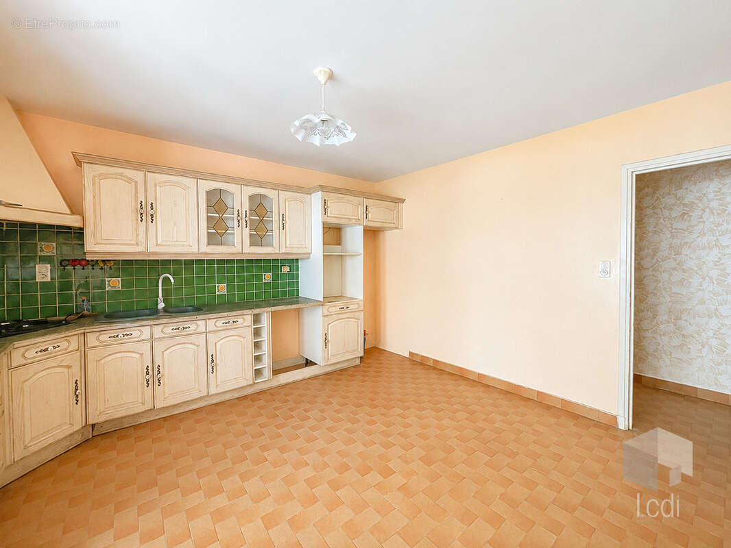 LE TEIL, Maison de 278 m2 divisée en 2 logements - photo 4