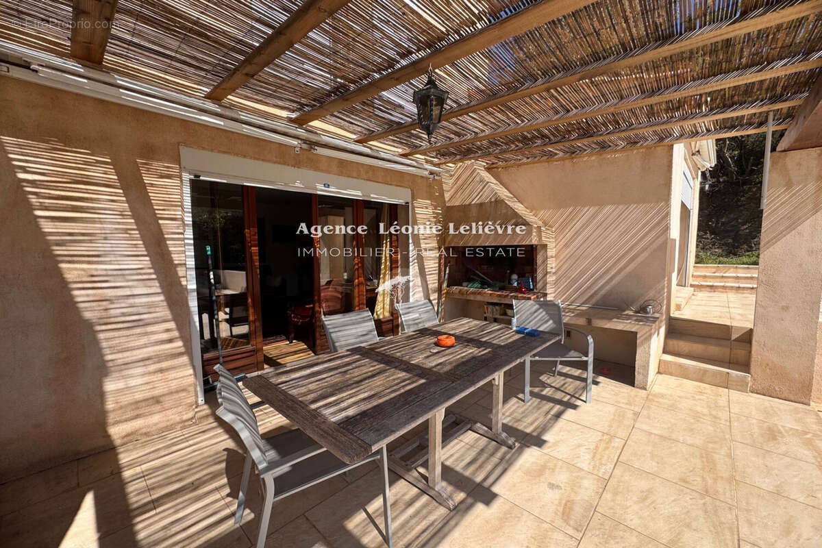 Maison à LES ISSAMBRES