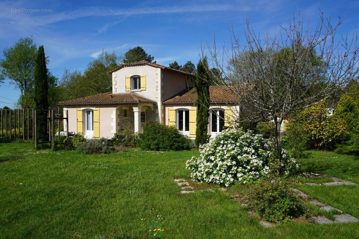 Maison à SAINT-ROMAIN-ET-SAINT-CLEMENT