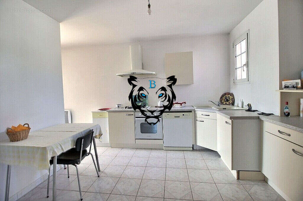 Maison à LE MUY
