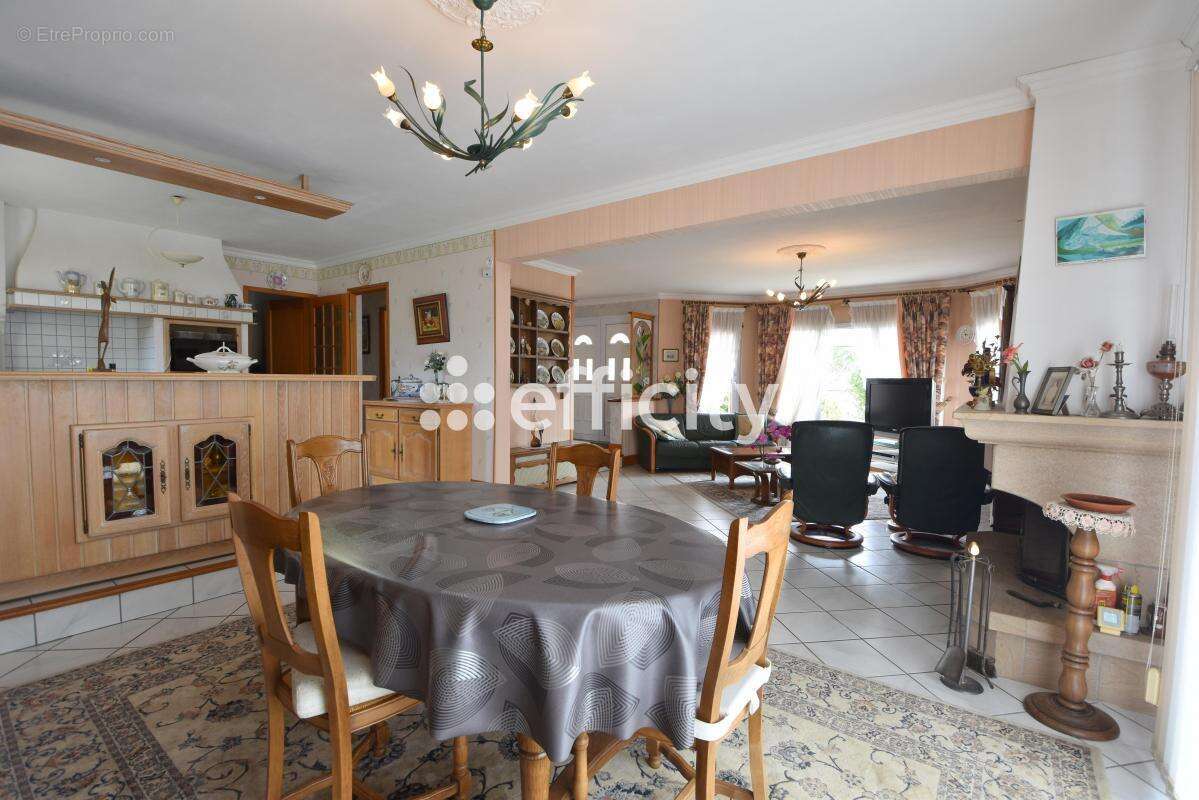 Maison à LOGONNA-DAOULAS