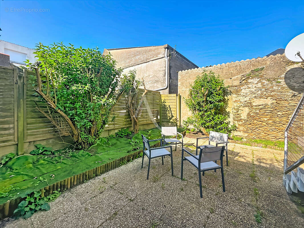 Appartement atypique de 86 m² avec terrasse plein sud en coeur de ville à Challans - photo 7