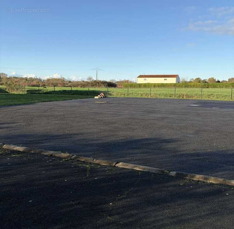 Terrain à SAINTE-SOULLE