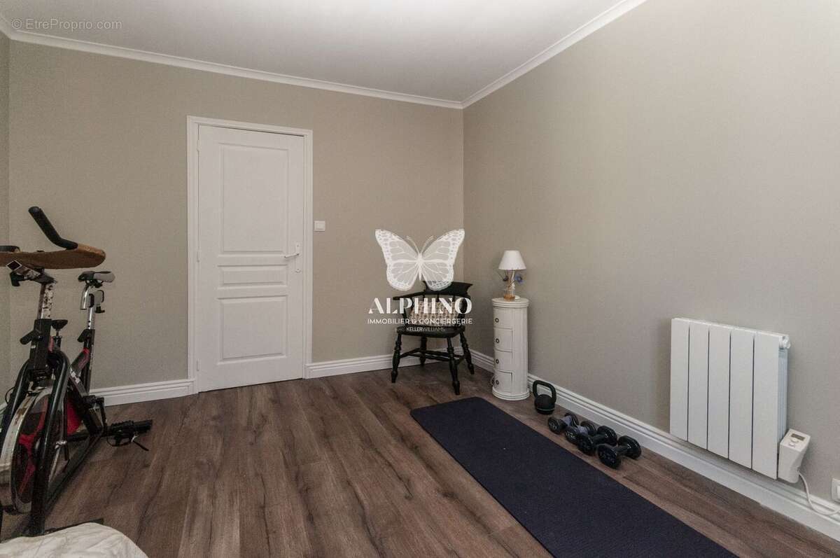 Maison à LUSSAS-ET-NONTRONNEAU