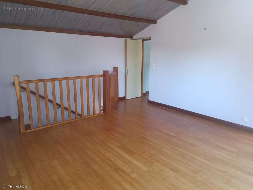 Belle Maison de Village Rénovée avec Jardin et Jolie Vue - photo 11