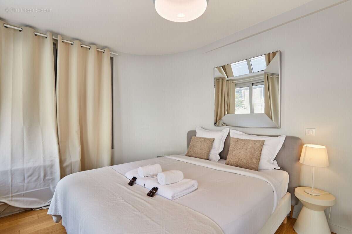 Appartement à PARIS-7E