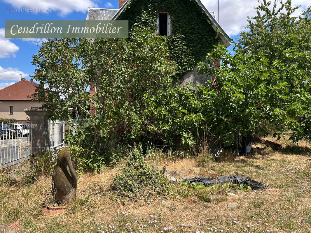 Charmante Maison de Bourg Indépendante à Bonnat   103 m2 sur 335 m2 de terrain - photo 3