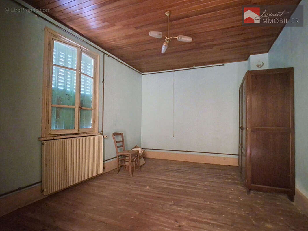 Ensemble immobilier avec maison d'habitation, ancienne ferme, nombreuses dépendances et terrain de 6 236 m² - photo 14
