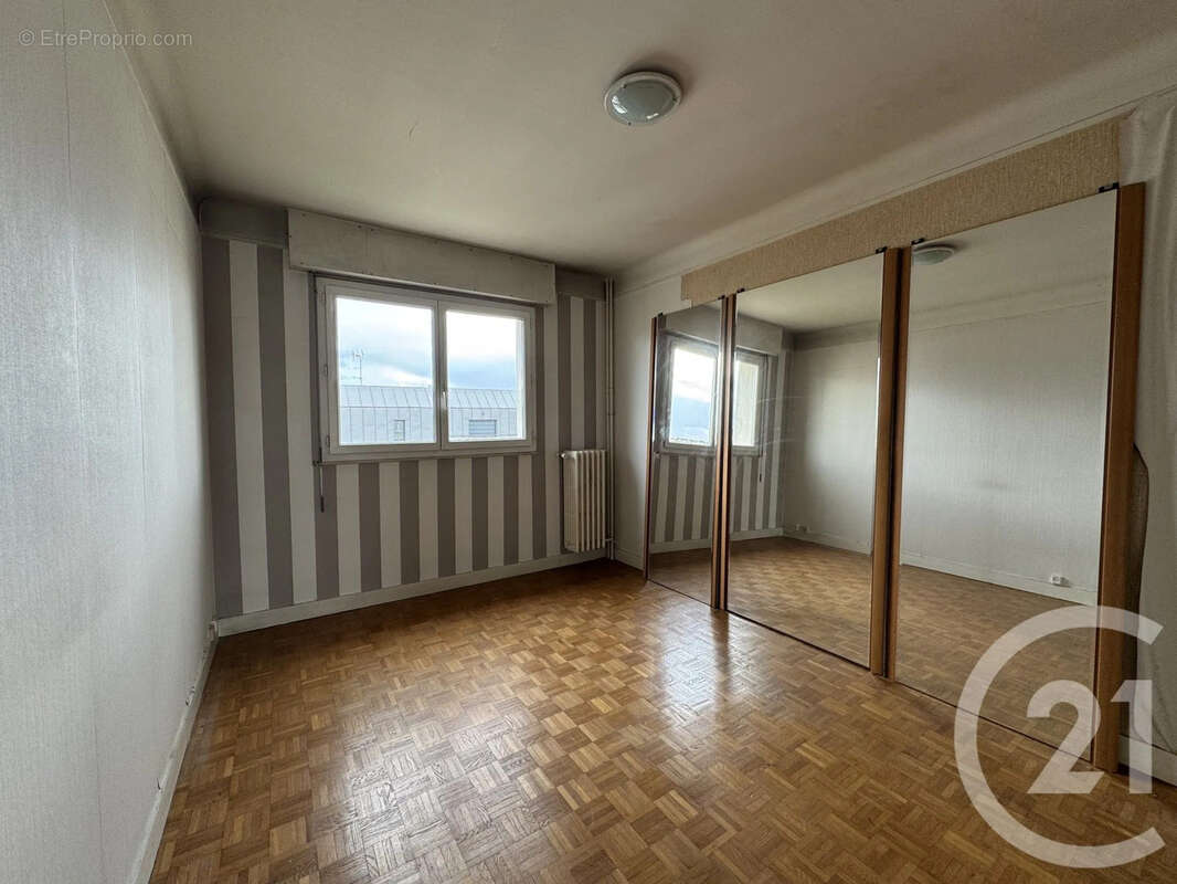 Appartement à SAINT-MAUR-DES-FOSSES