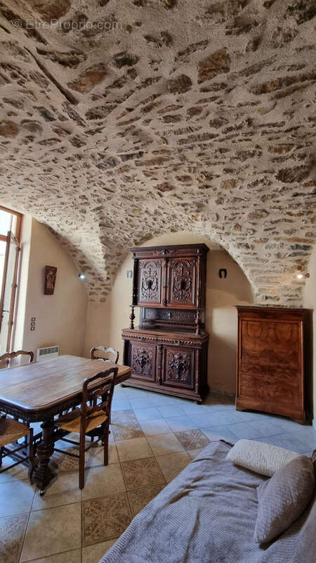 Maison à SAINT-GUILHEM-LE-DESERT