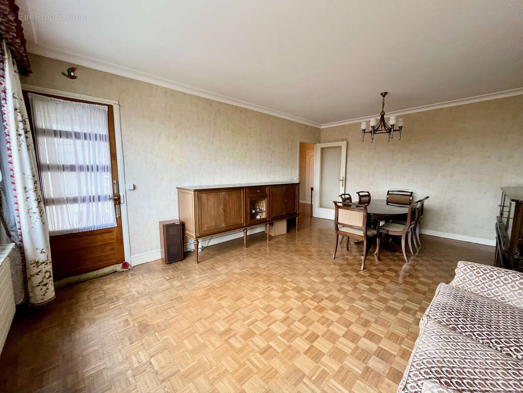 Appartement à SAINT-MAUR-DES-FOSSES