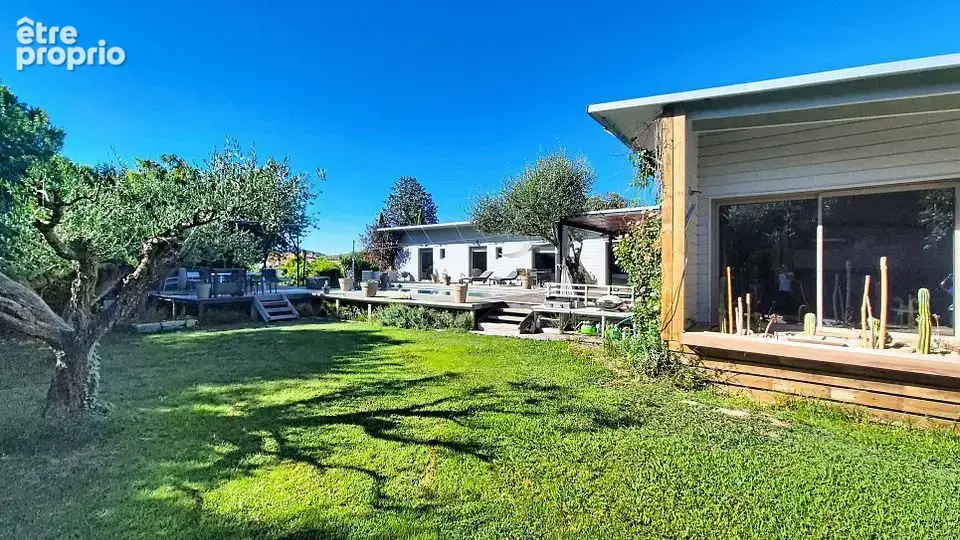 A quelques minutes de SOMMIERES  Magnifique villa contemporaine de plain-pied T5 d’environ 195 m2 avec piscine à débordement. - photo 5