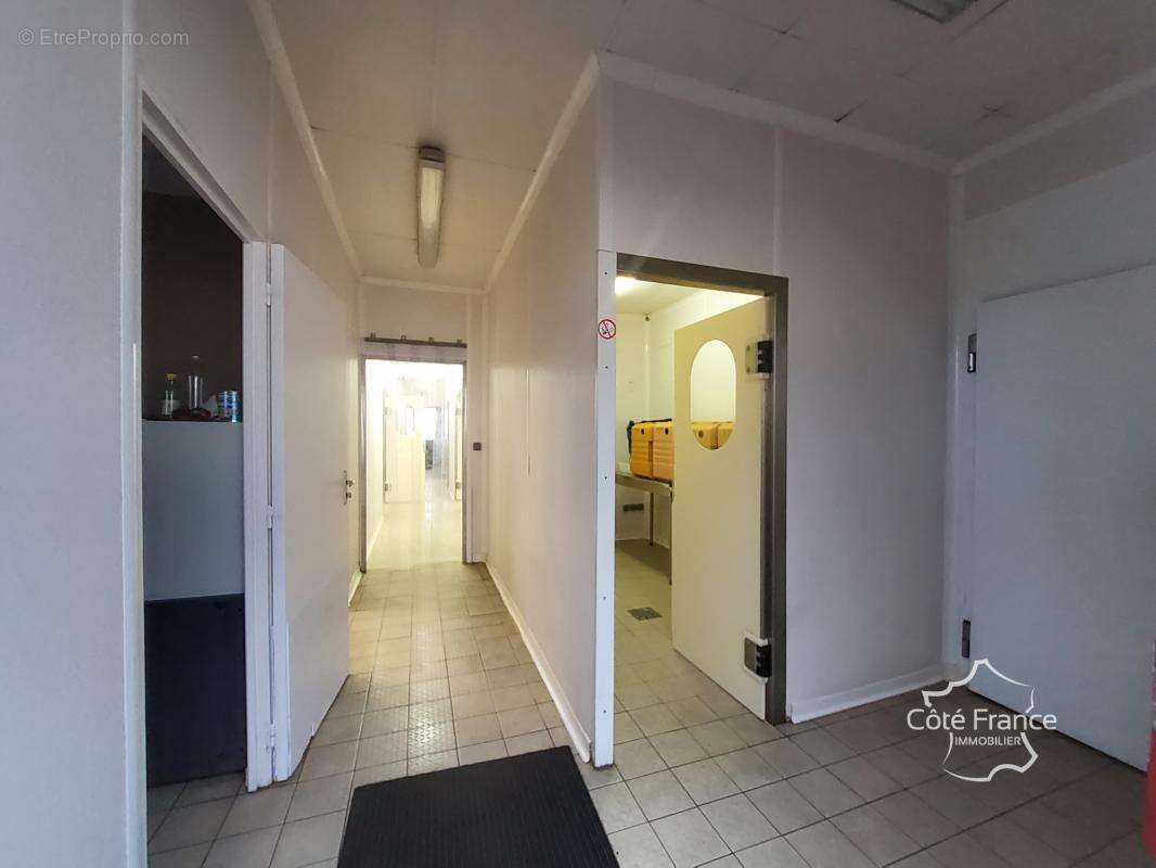 À VENDRE   Fonds et Murs Commerciaux Activité Traiteur   GIV - photo 4