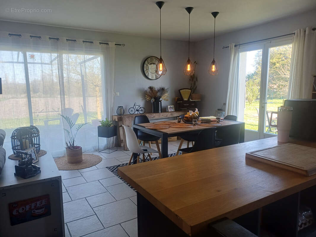 Maison à SAINT-CIERS-CHAMPAGNE