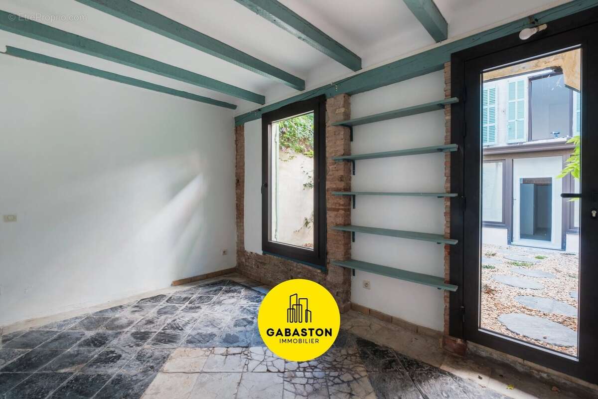 Appartement à MARSEILLE-5E