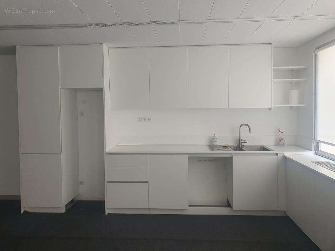 Commerce à SURESNES