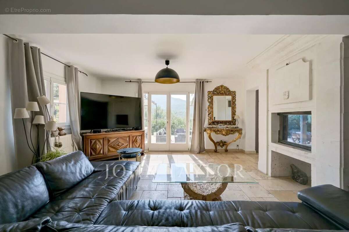 Maison à VAUVENARGUES