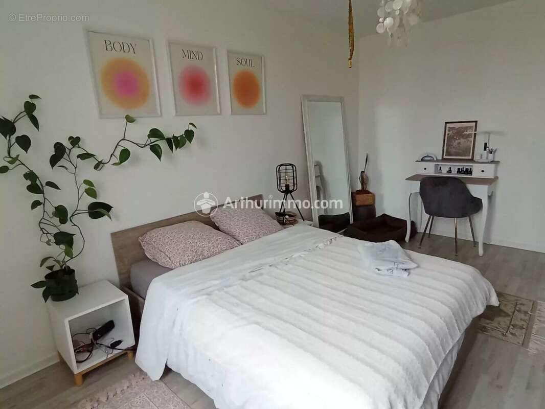 Maison à SAINT-GEORGES-DE-LONGUEPIERRE