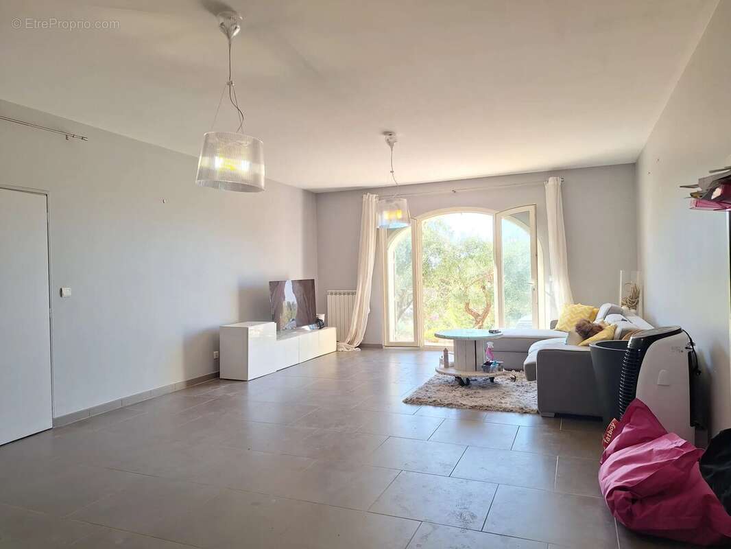 Maison à BELLEGARDE