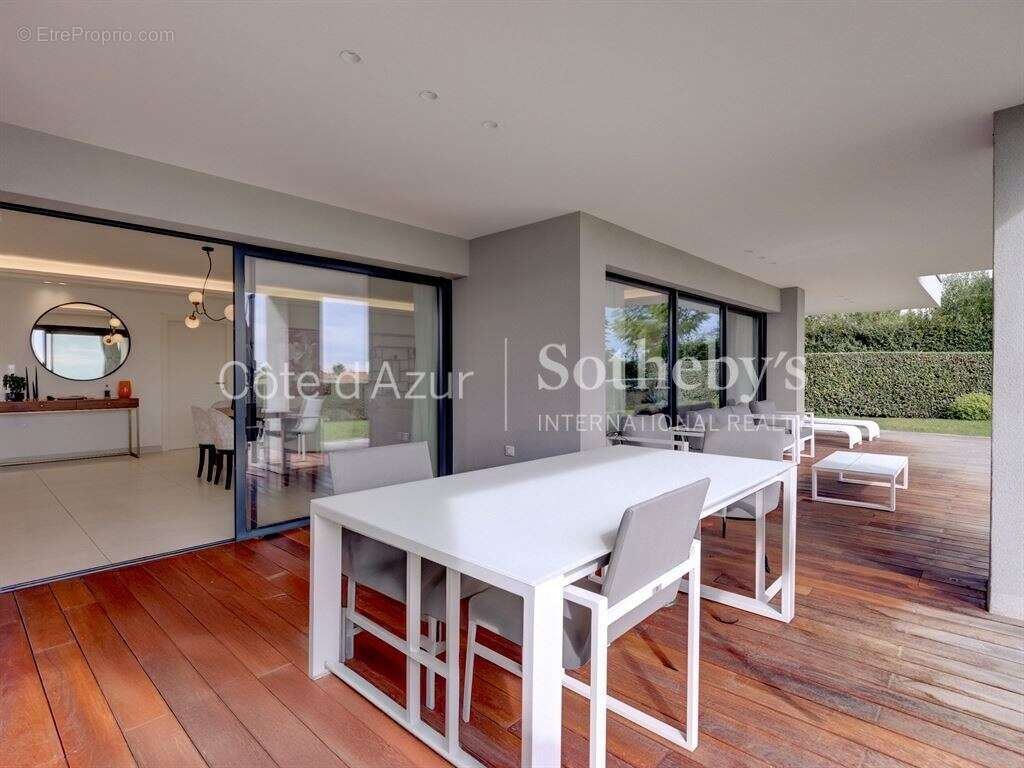 Appartement à VALLAURIS