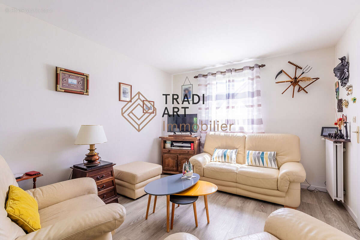 Maison à SAINTE-GENEVIEVE-DES-BOIS