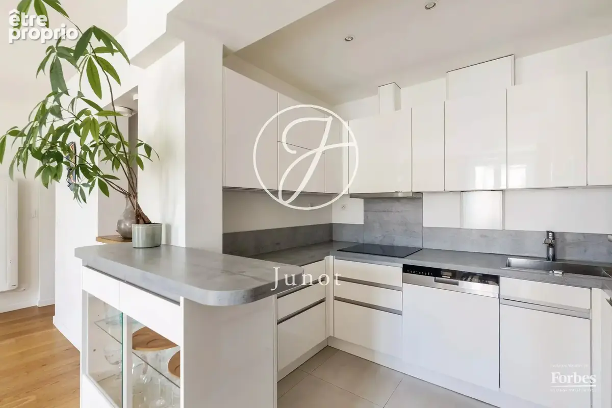 Paris 7e - RUE CLER - Appartement - 5 pièces - 78,60m² Carrez - 79,50m² au sol - 3 chambres - Rénové - Vue tour Eiffel - photo 5