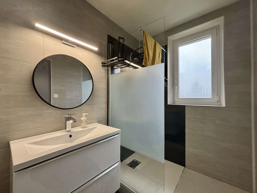 Maison et appartements à Vignols - photo 7