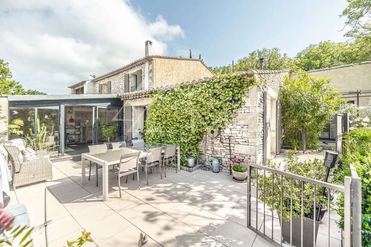 Maison à GORDES